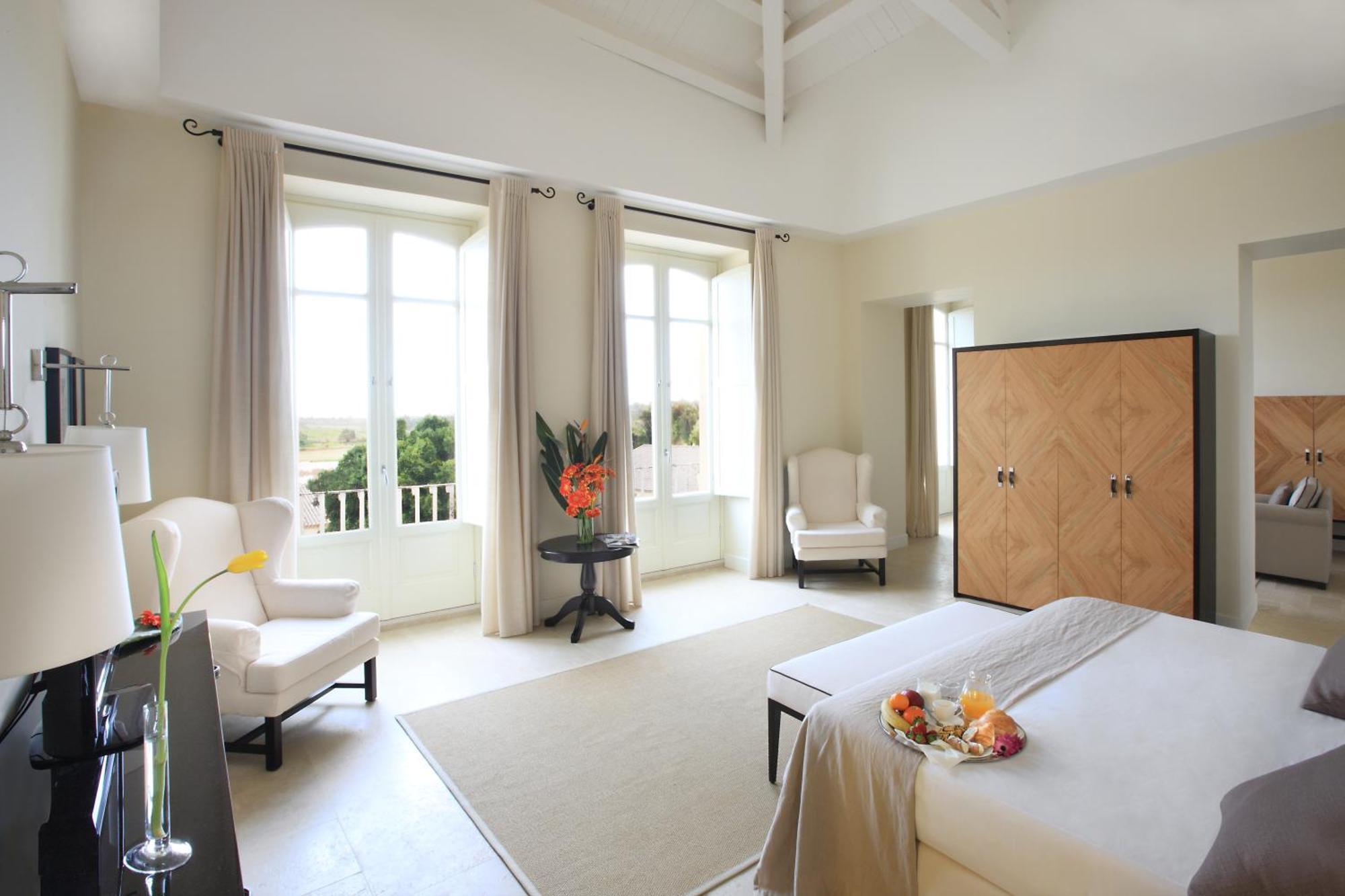 Borgo Di Luce I Monasteri Golf Resort & Spa Syrakusa Exteriör bild A room at the Hotel de Crillon